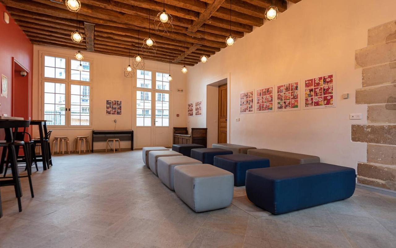 Mije Marais Hostel Париж Екстер'єр фото The interior of the gallery