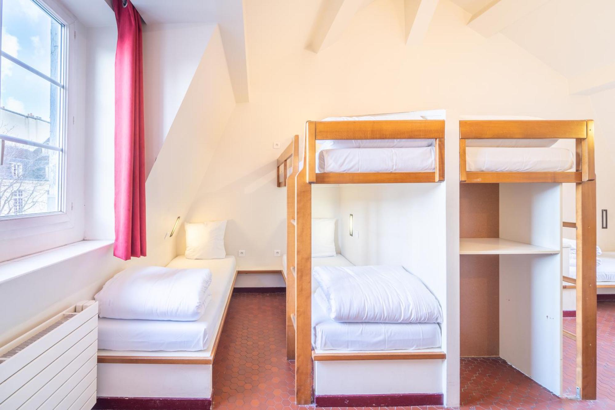 Mije Marais Hostel Париж Екстер'єр фото A typical room at a hostel