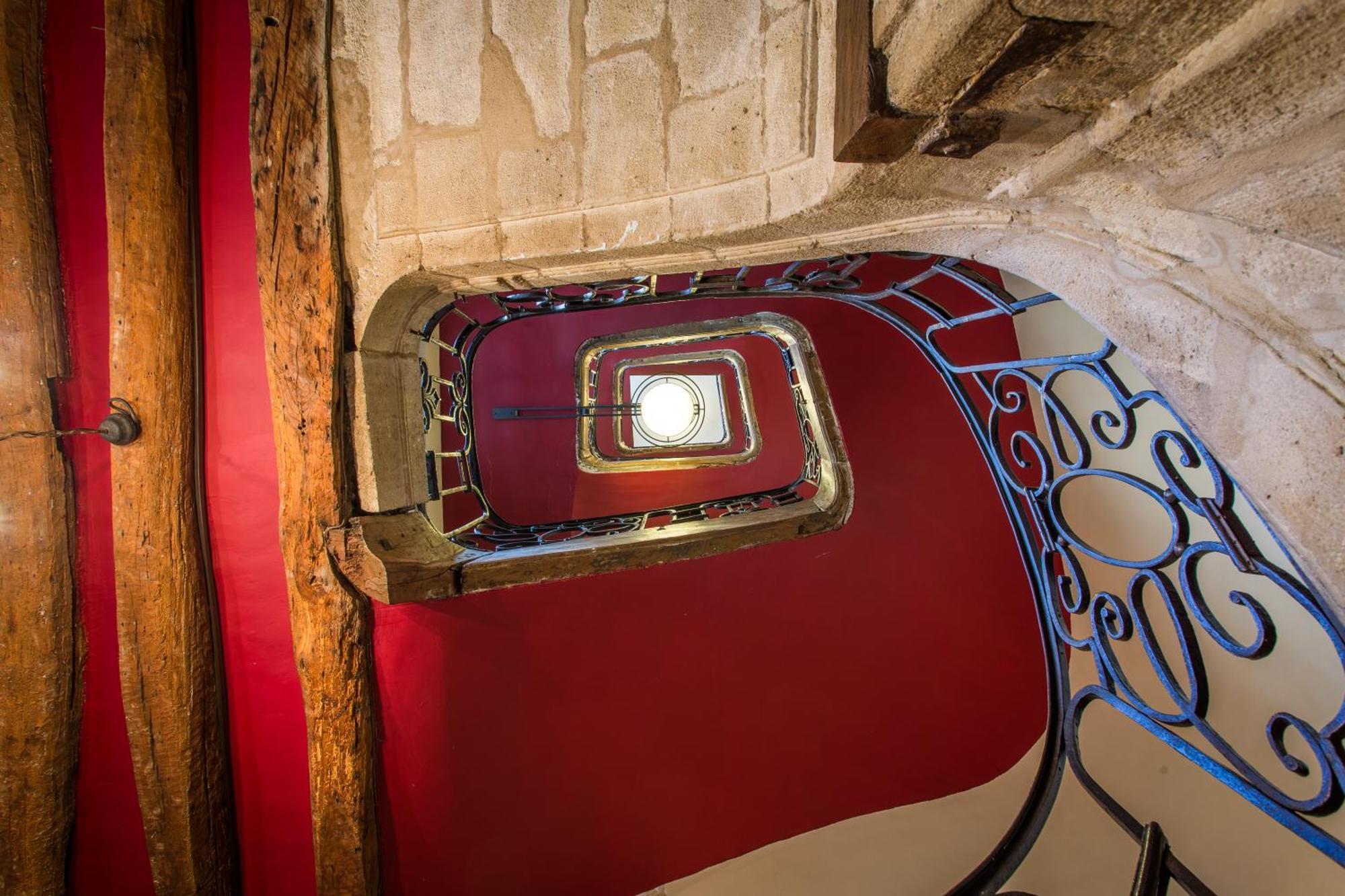 Mije Marais Hostel Париж Екстер'єр фото Staircase