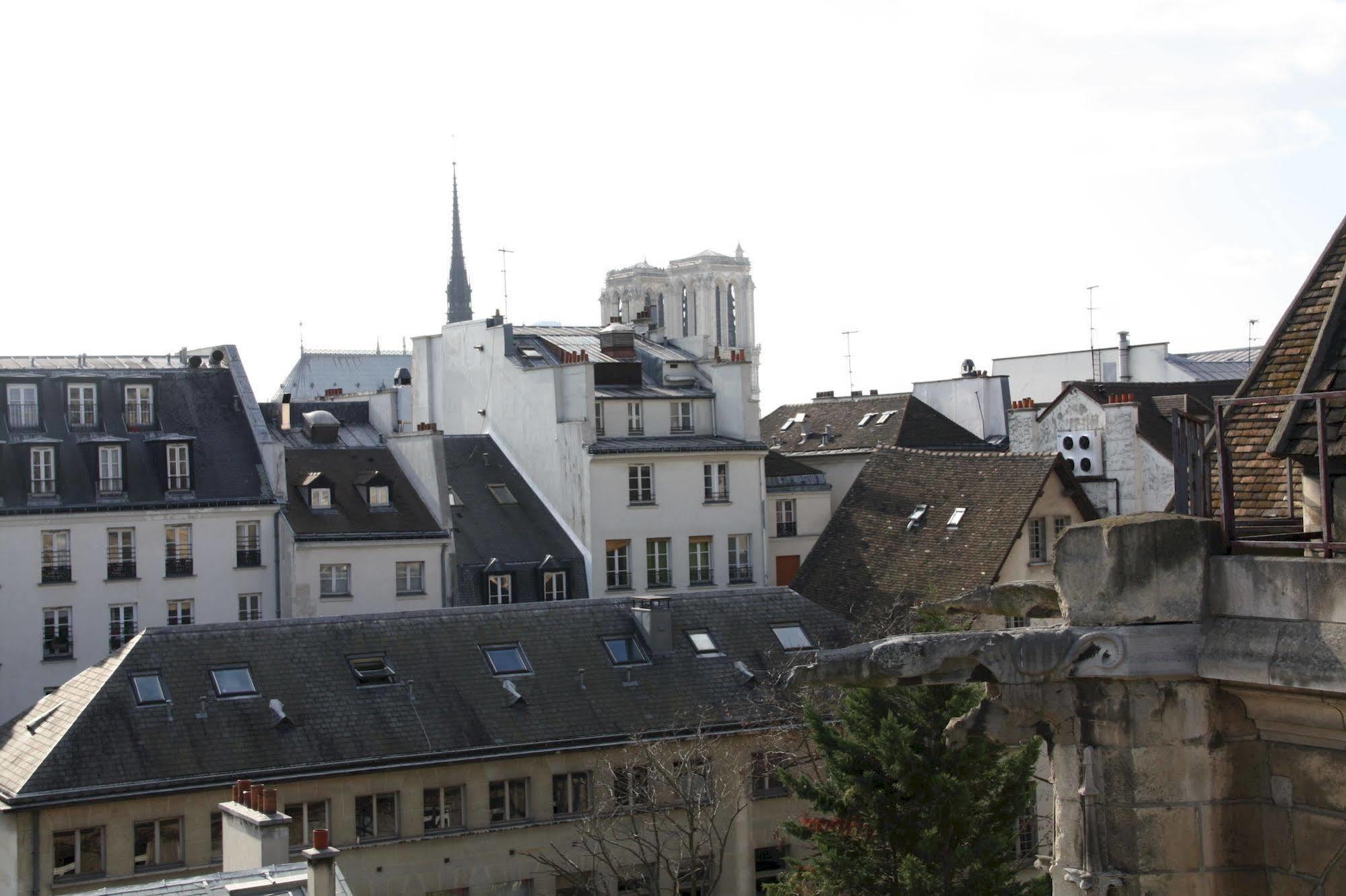 Mije Marais Hostel Париж Екстер'єр фото The roofs of Paris