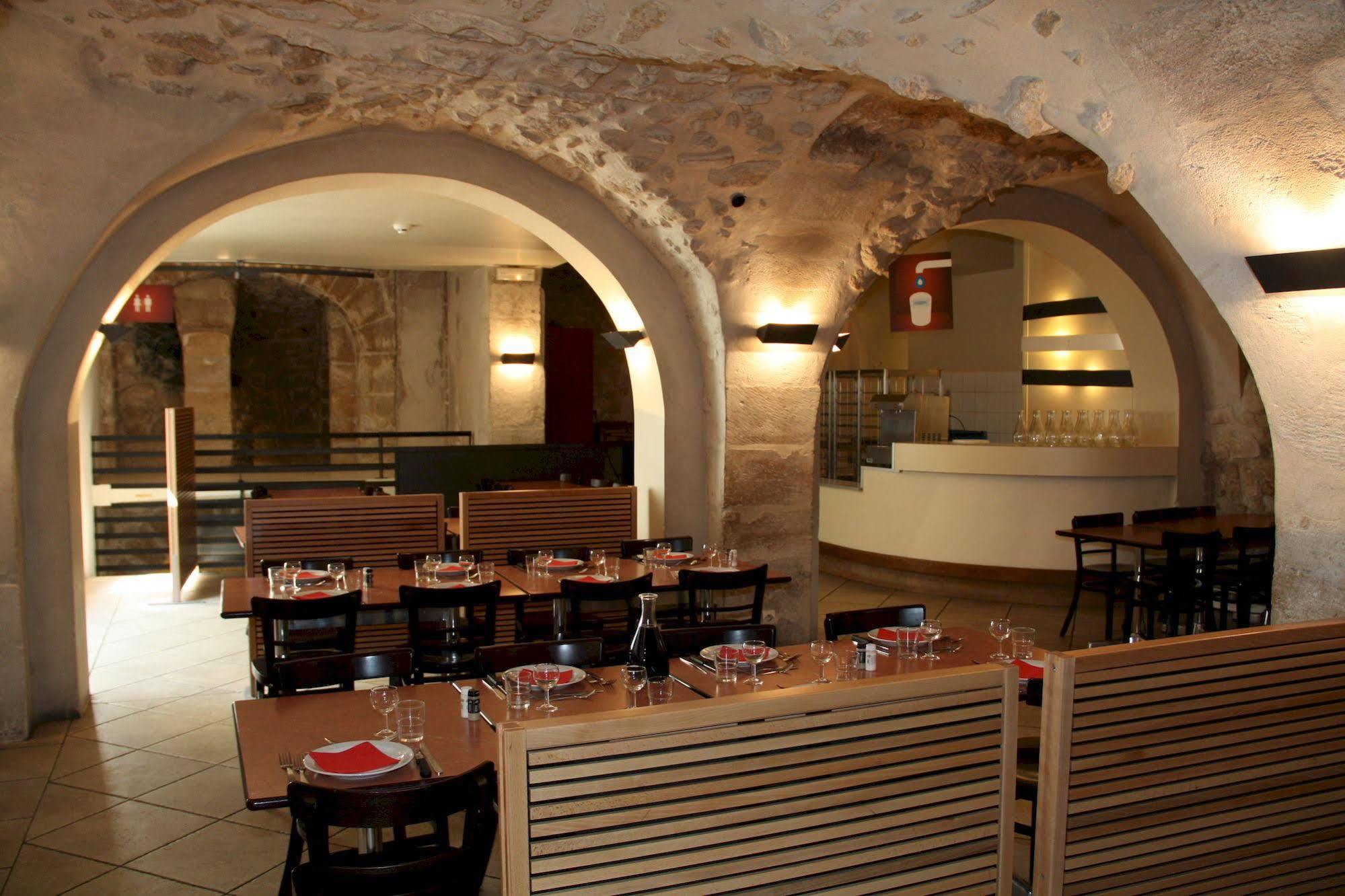 Mije Marais Hostel Париж Екстер'єр фото Interior of the restaurant