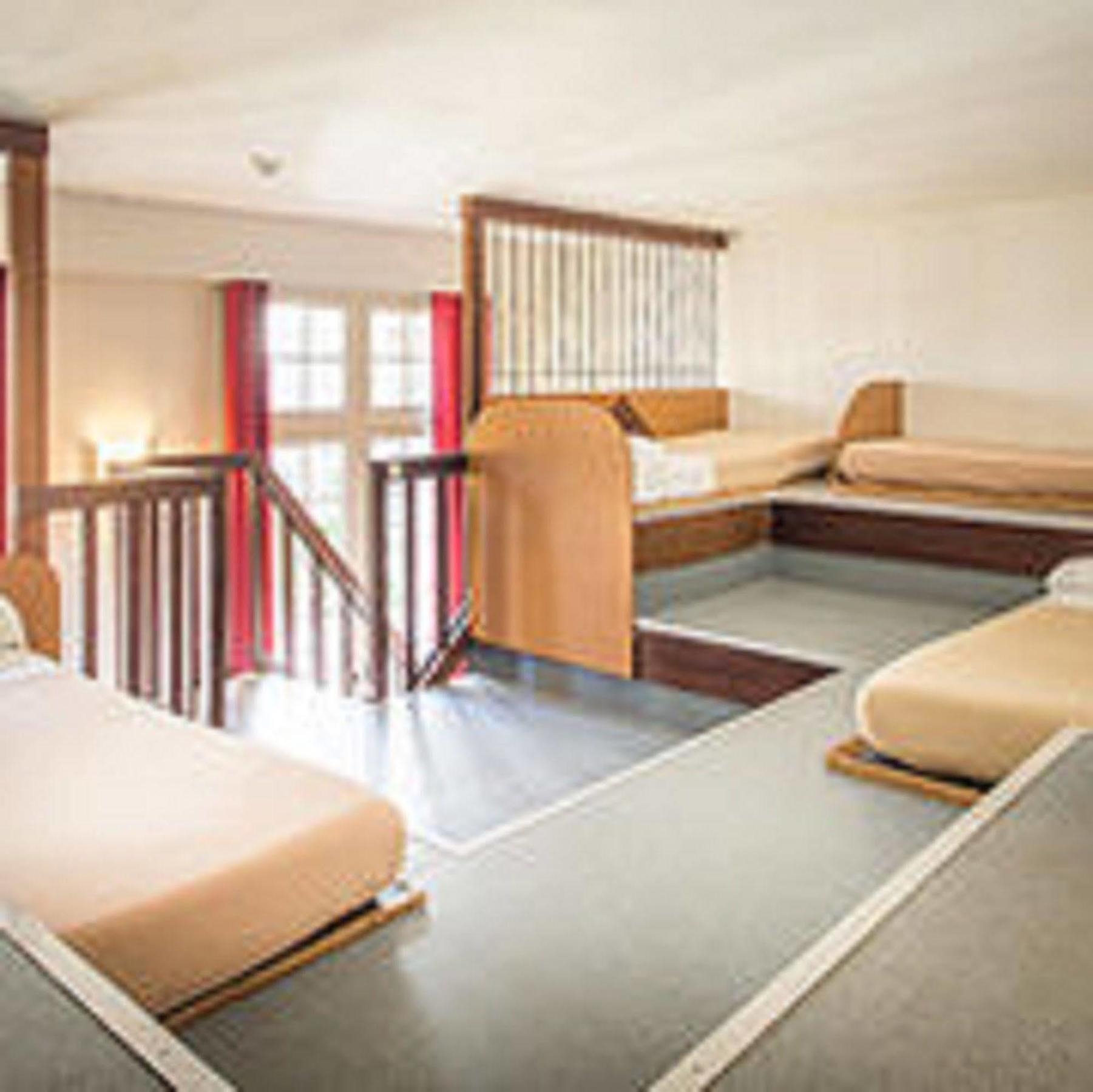 Mije Marais Hostel Париж Екстер'єр фото A typical bedroom at the school