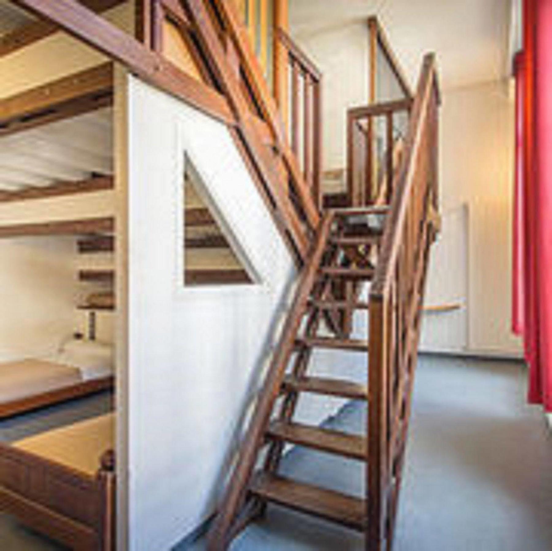 Mije Marais Hostel Париж Екстер'єр фото The staircase