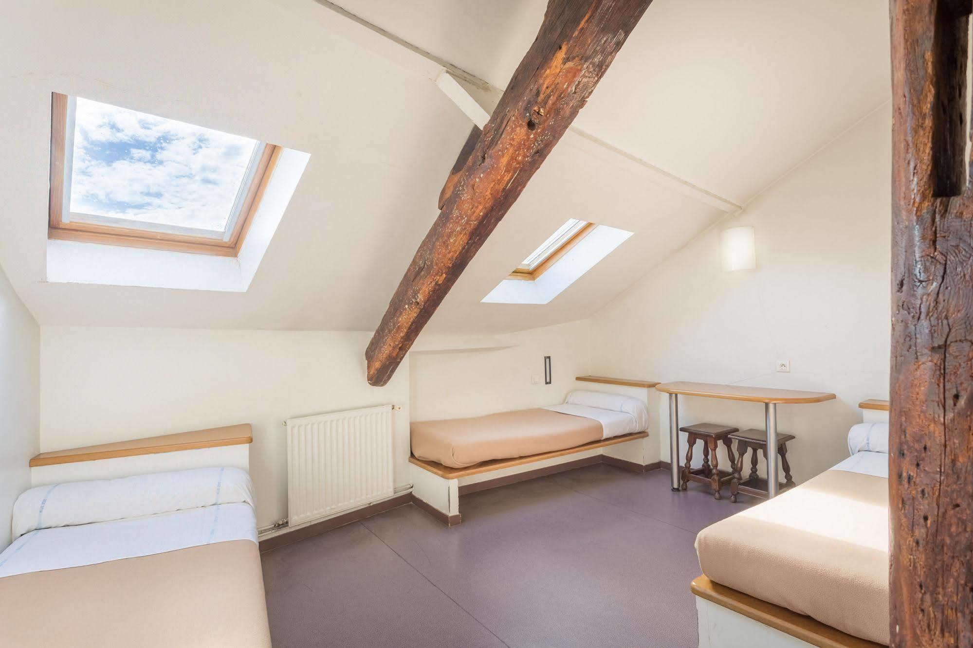 Mije Marais Hostel Париж Екстер'єр фото A room in the hostel