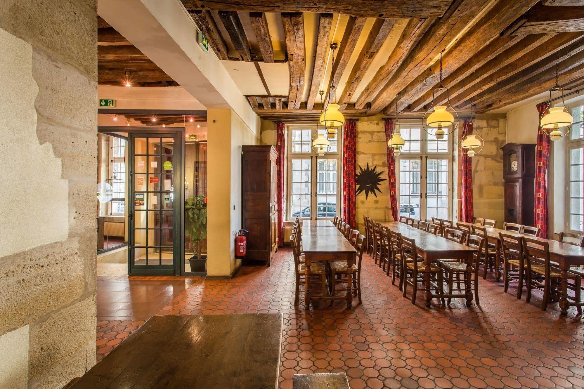 Mije Marais Hostel Париж Екстер'єр фото The interior of the restaurant